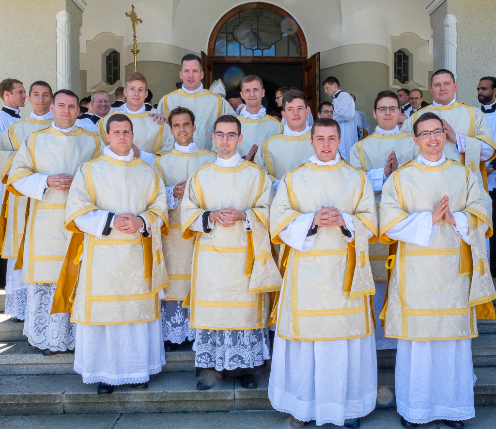 Trece nuevos diáconos de la FSSP 